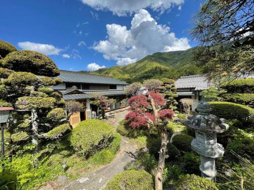 Tsuru House | 古民家ガーデン 山あり i 一棟貸し, 中庭BBQ, 焚き火, 友人グループ, 3世代旅行にもおすすめ !