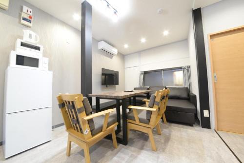 Shinjuku Villa | 和の楓Cottage第二 新宿二階建て2室1シャワー1トイレ
