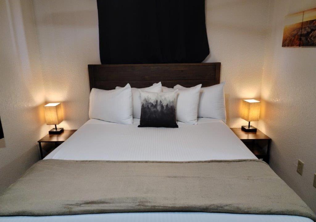 Valle Apartment | 069B Comfortable Suite with Kitchenette and King Bed near South Rim sleeps 4