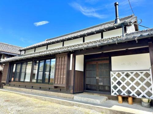 Matsuzaki House | 1日1組限定!一棟貸し古民家 l Ginryotei 吟漁亭