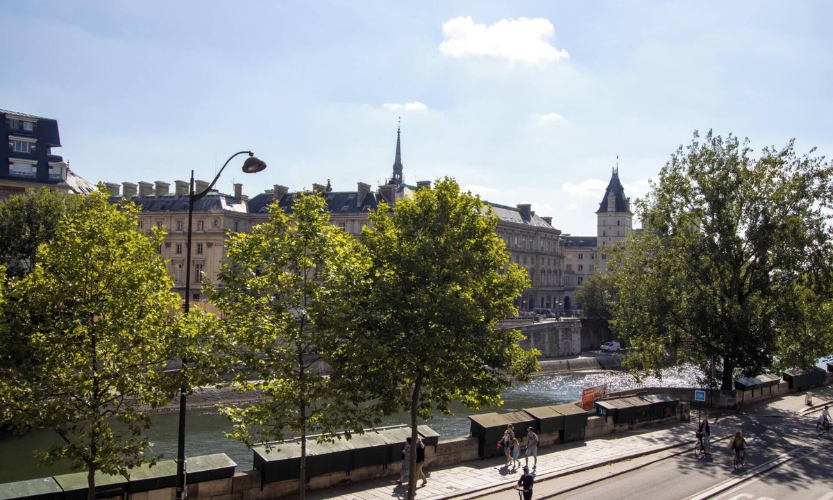 Paris City Center Apartment | 1 BEDROOM APARTMENT WITH AIRCON IN SAINT GERMAIN