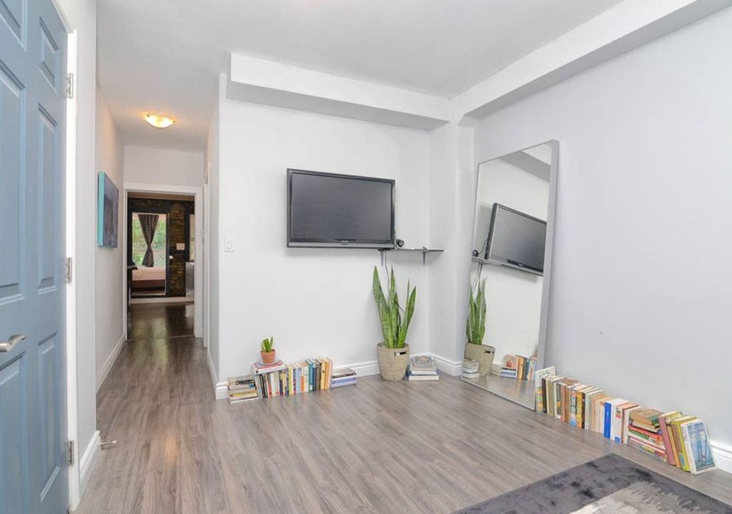 Leslieville Apartment | 1 Bedroom Loft Style Apartment in Leslieville