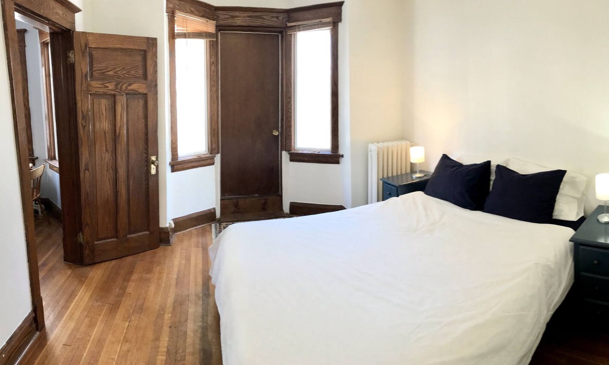 High Park North Apartment | 1 bedroom near High Park