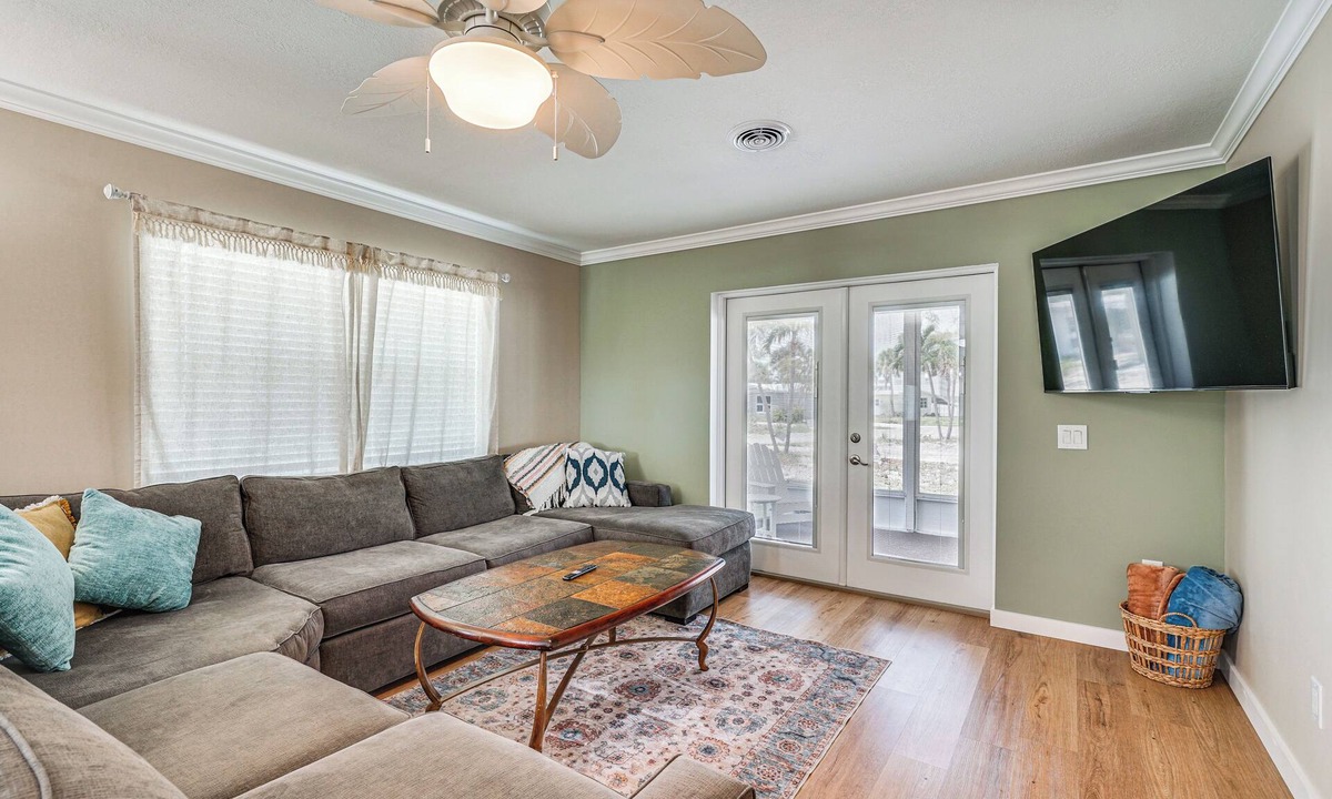 Mid Island House | 1 Block to Shore: Fort Myers Beach Retreat