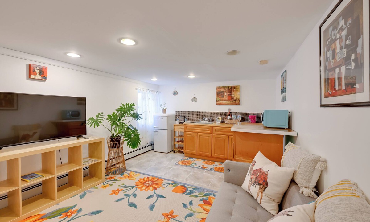 Island Park House | 1 Mi to Long Beach! Relaxing Canal-Front Getaway