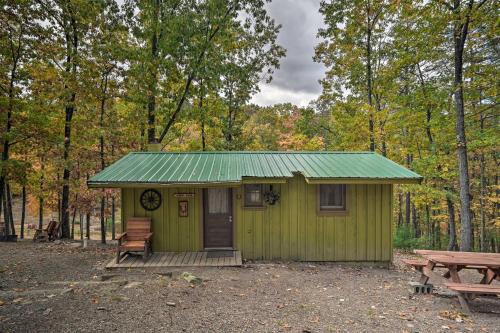 Huntingdon House | 1 Mi to Raystown Lake: 'Wyatt Earp Cabin' w/Deck!