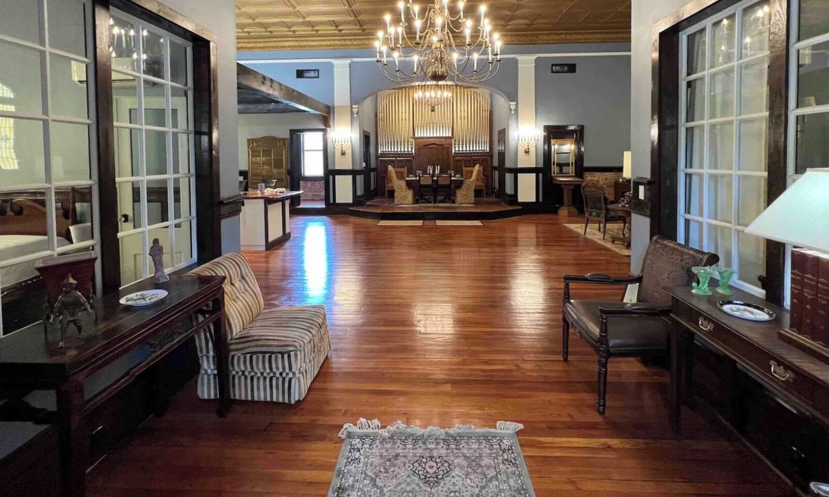 Bainbridge House | 100-Year-Old HISTORIC DOWNTOWN Building Spacious, Elegant, Comfy, Pet Friendly