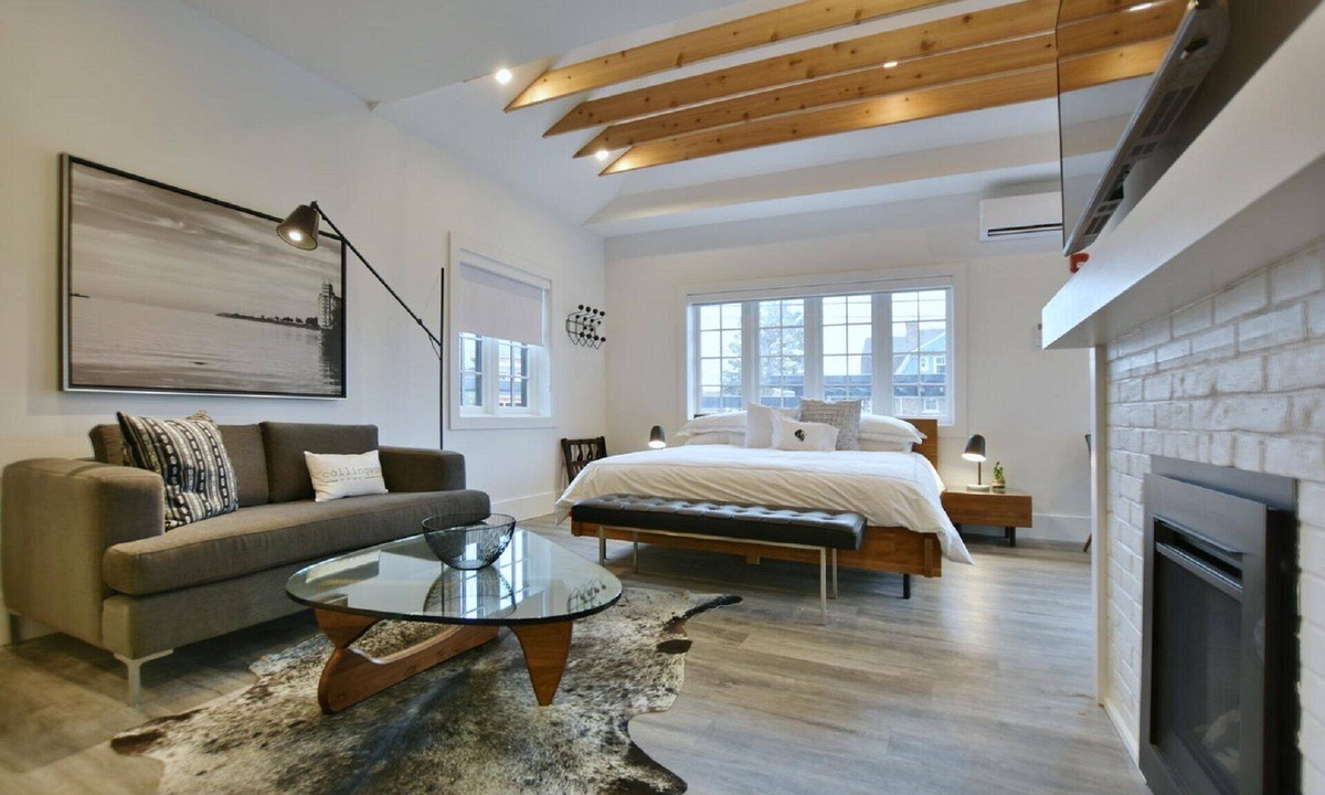 Collingwood Apartment | 102, Deluxe Studio - Downtown Collingwood, Luxury Boutique Hotel.