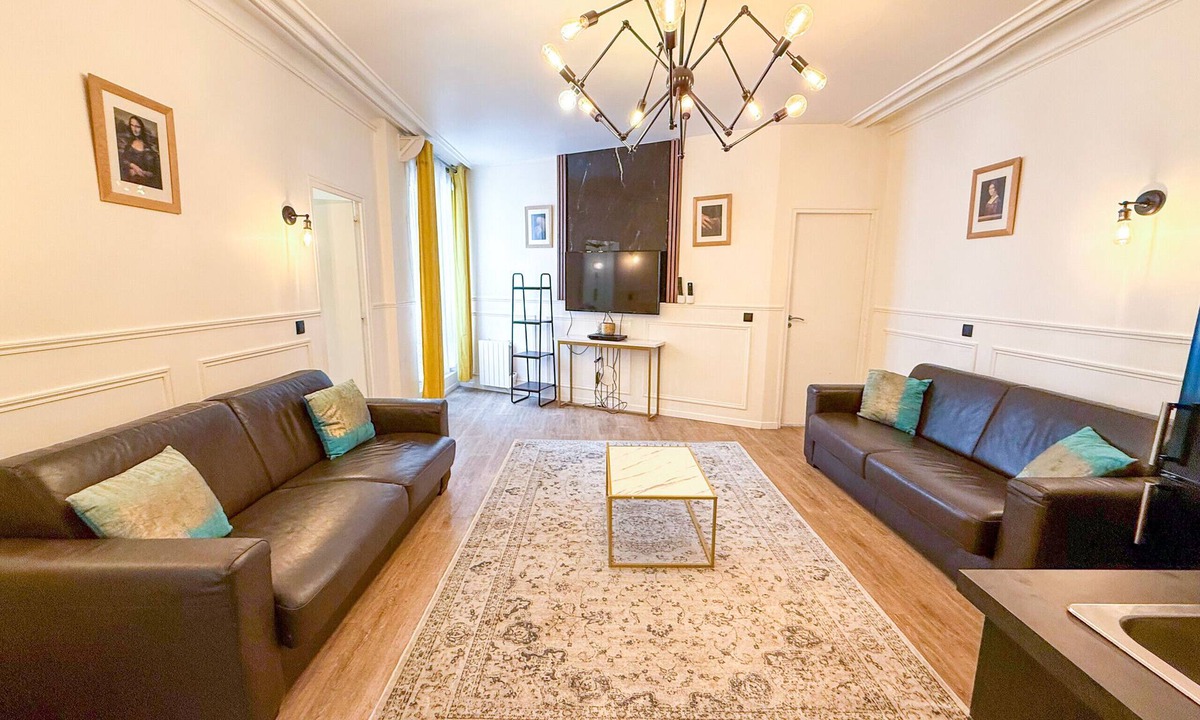 Vivienne Apartment | 107 - Urban Luxury Opera Rock