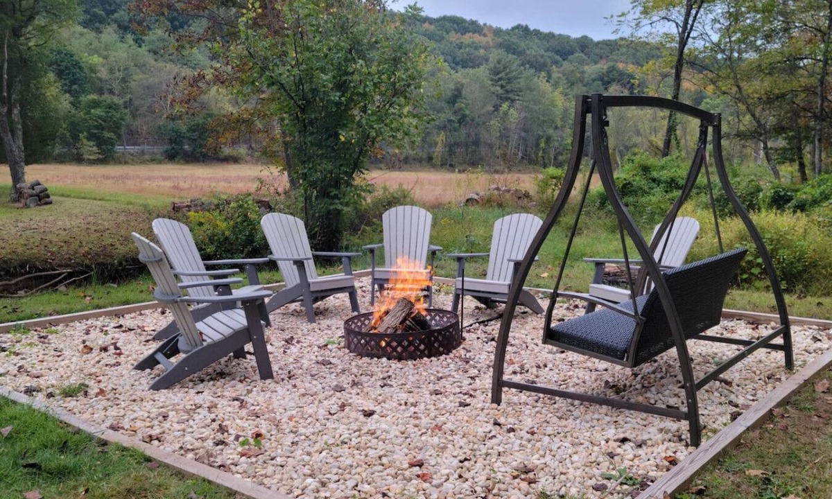 Cumbola House | 11-Acre Farmhouse Retreat | Creek, Pool, Hot Tub