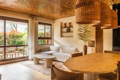 Republique–Point-du-Jour Apartment | 114 m² Apartment ∙ 2 bedrooms ∙ 6 guests
