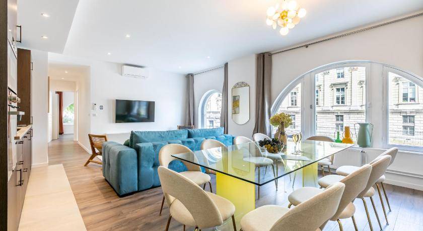 Paris City Center Apartment | 117 m² Apartment ∙ 4 bedrooms ∙ 10 guests