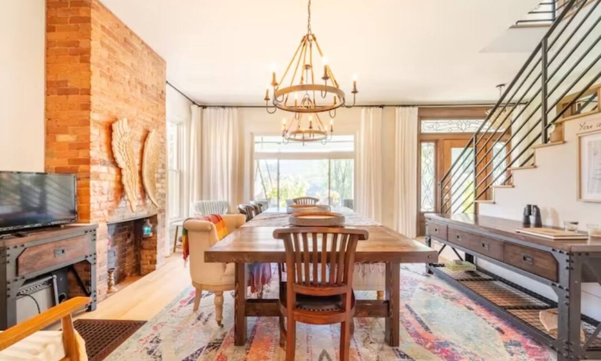 Toronto House | 130 Yr Old Whimsical Gem On 1.3 River Front Acres