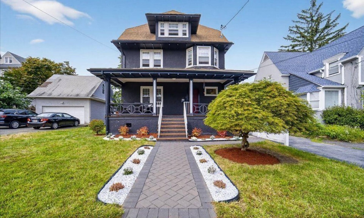 New Rochelle House | 14 Guest, 9 Bed, Family Getaway- 30 min from NYC