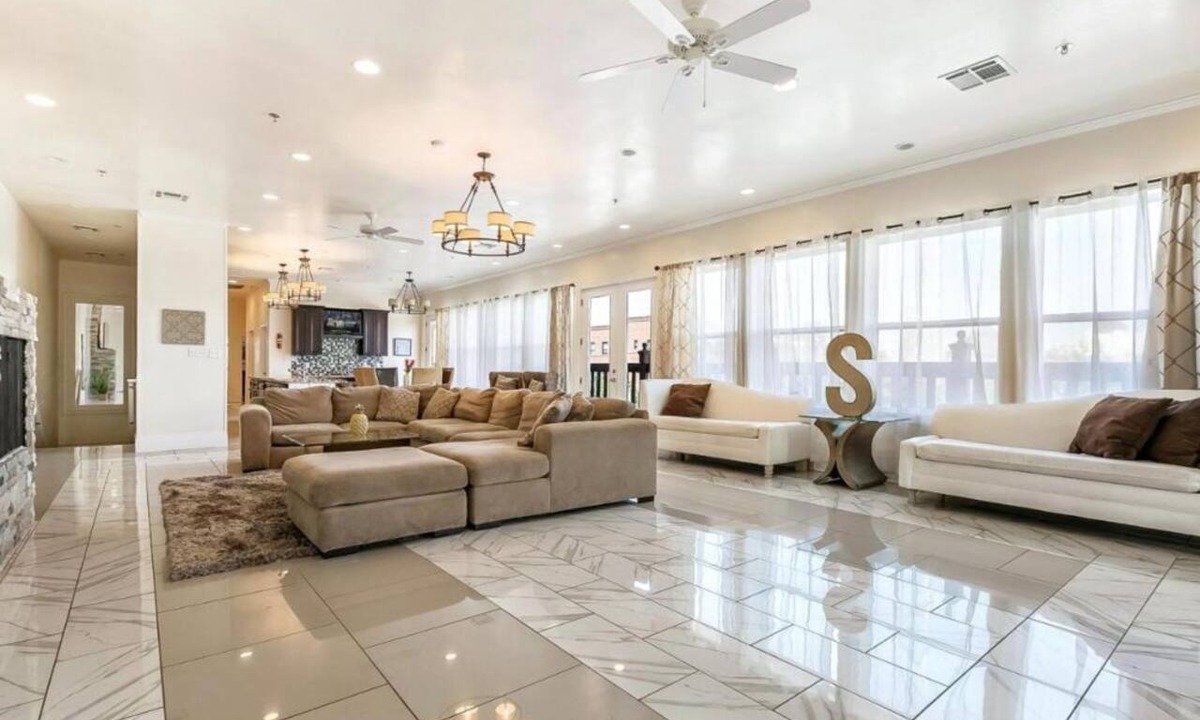 Faubourg Lafayette Condo | 15% OFF Monthly |10% OFF Weekly-Carondelet Street Modern Condos