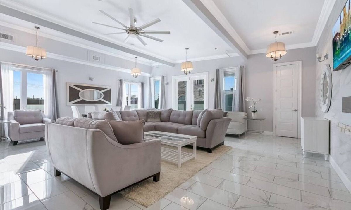 Faubourg Lafayette Condo | 15% OFF Monthly |10% OFF Weekly-Brand New 5BR Lively Penthouse in NOLA