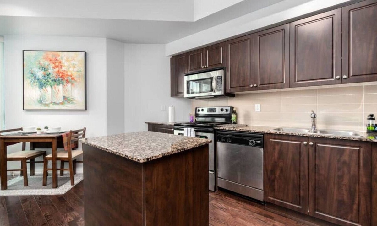 Fort York Condo | 1BR Luxury Suite/Fairmont Mattress/Free Parking!