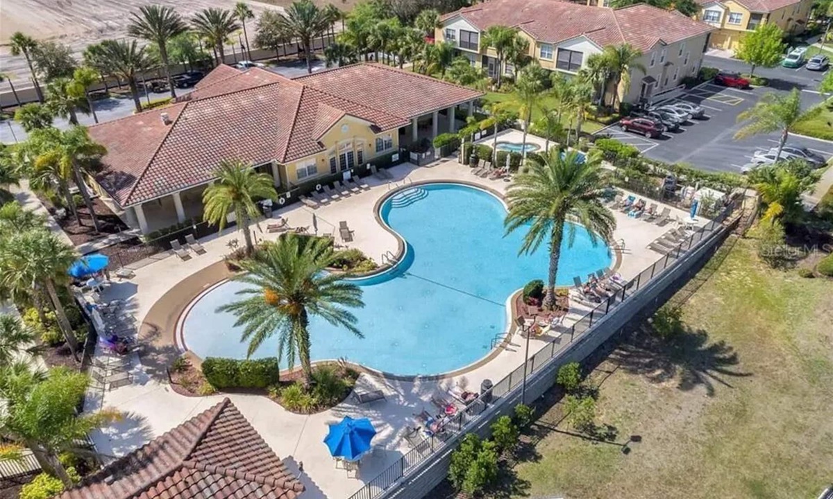 West Kissimmee Condo | 2 bed, 2 bath condo close to Disney and other theme parks Orlando