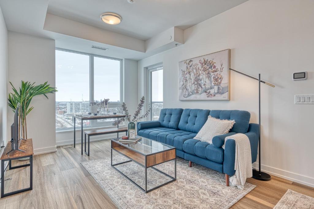 Kitchener Apartment | 2 Bedroom, 2 Bath Stunning Condo - heart of Kitchener Downtown