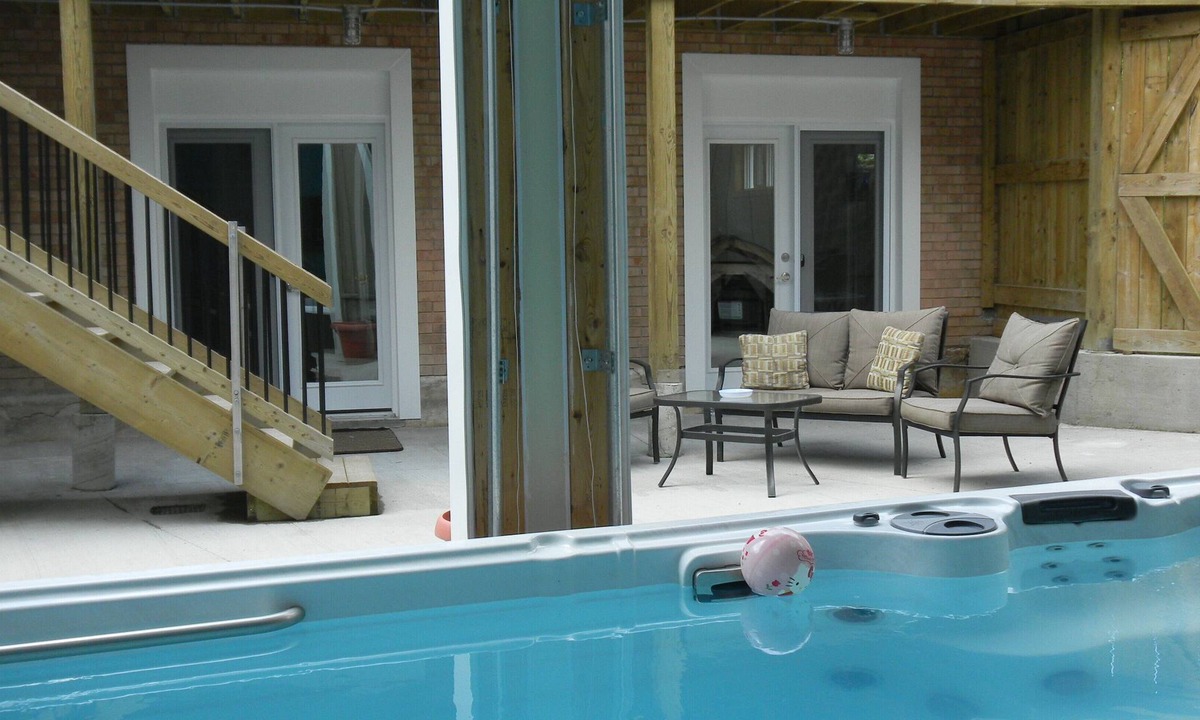 Kitchener Apartment | 2 Bedroom Apartment With Pool West Side