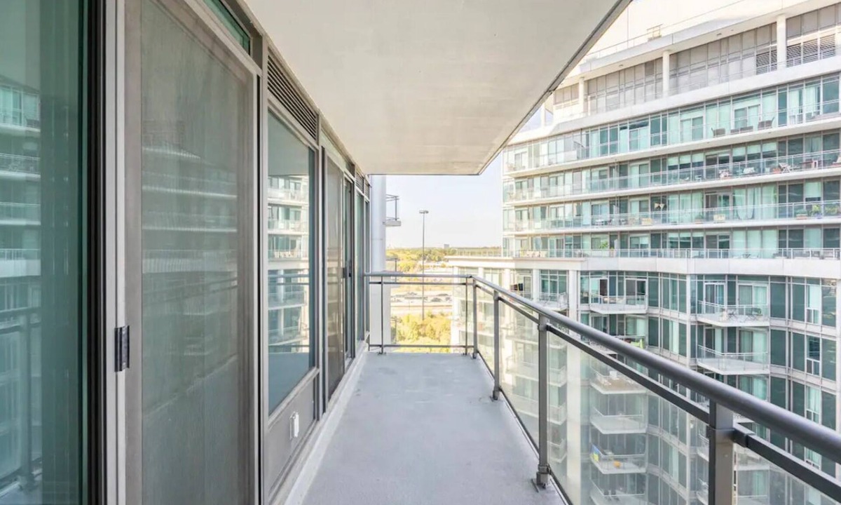 Humber Bay Condo | 2 Bedroom Lakrefront Condo