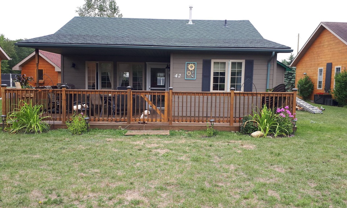 Wasaga Beach Ski Chalet | 2 bedroom luxury private Cabin located in the Lakes of Wasaga Resort