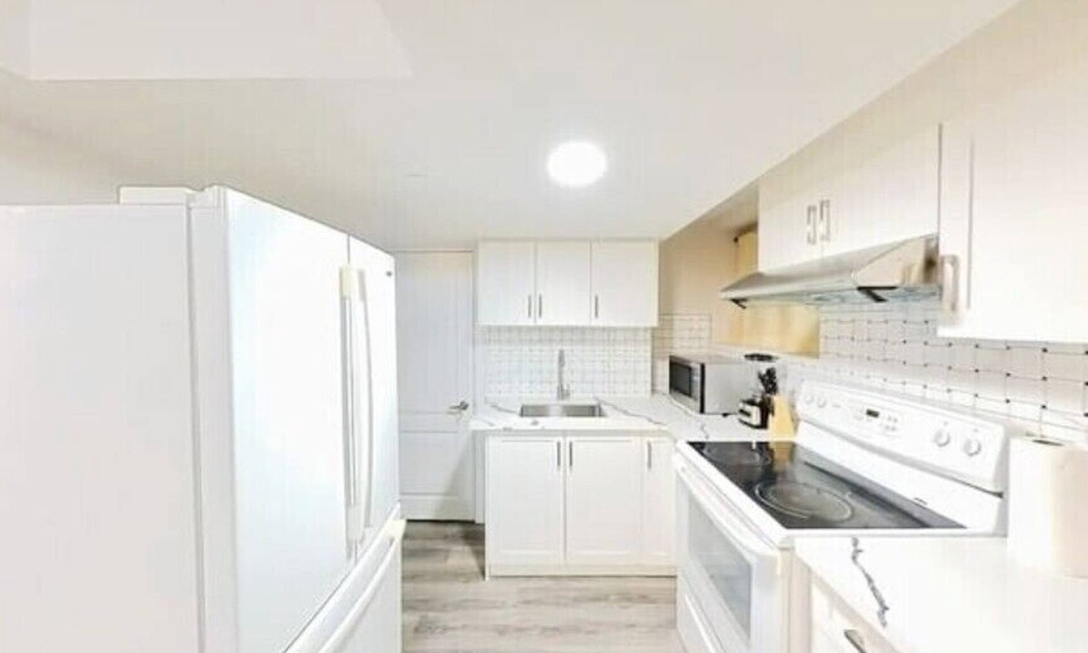 East Credit House | 2 bedrooms apt 15 minutes toToronto airport