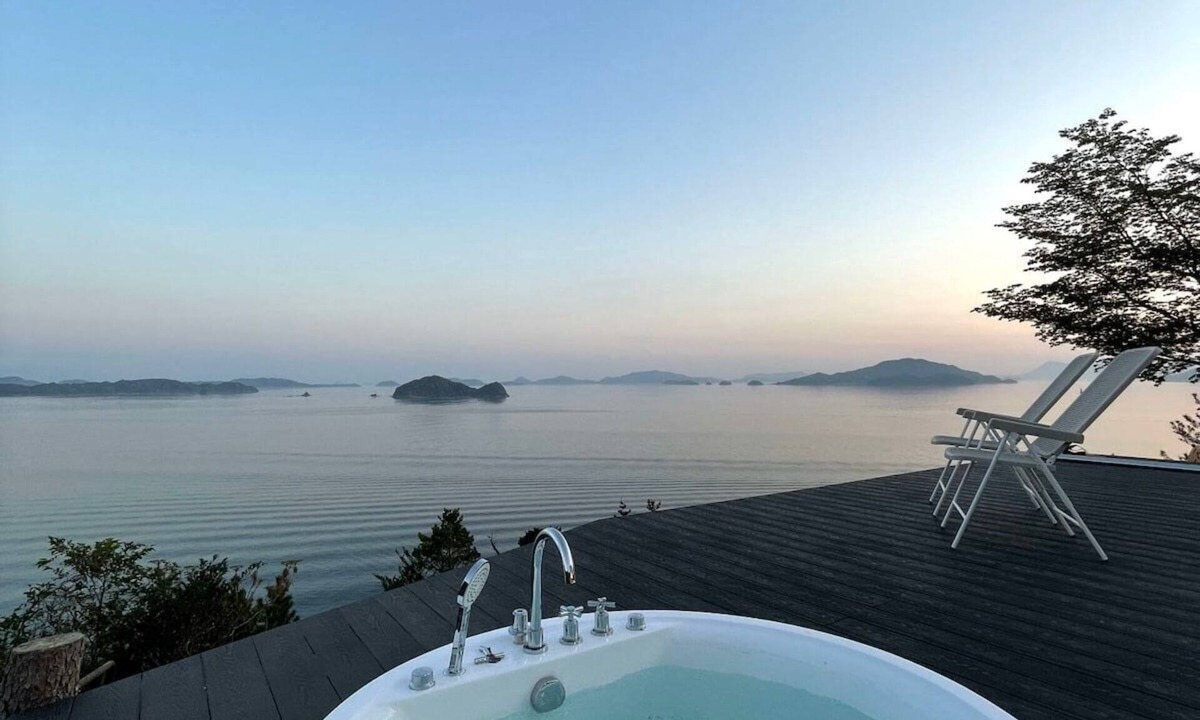 Kurahashi House | 2 BR Villa with Breathtaking Ocean View for 10 Ppl
