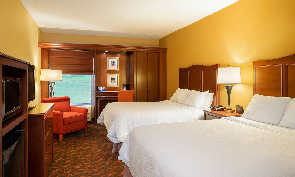 Carlisle Hotel | 2 Charming Rooms Near Dickinson College – Perfect for Relaxation and Exploration