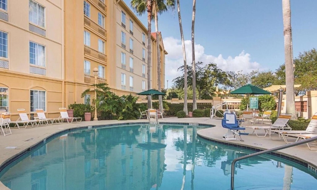 Airport North Hotel | 2 Convenient Rooms w/Breakfast + Complimentary Shuttle | Onsite Pool