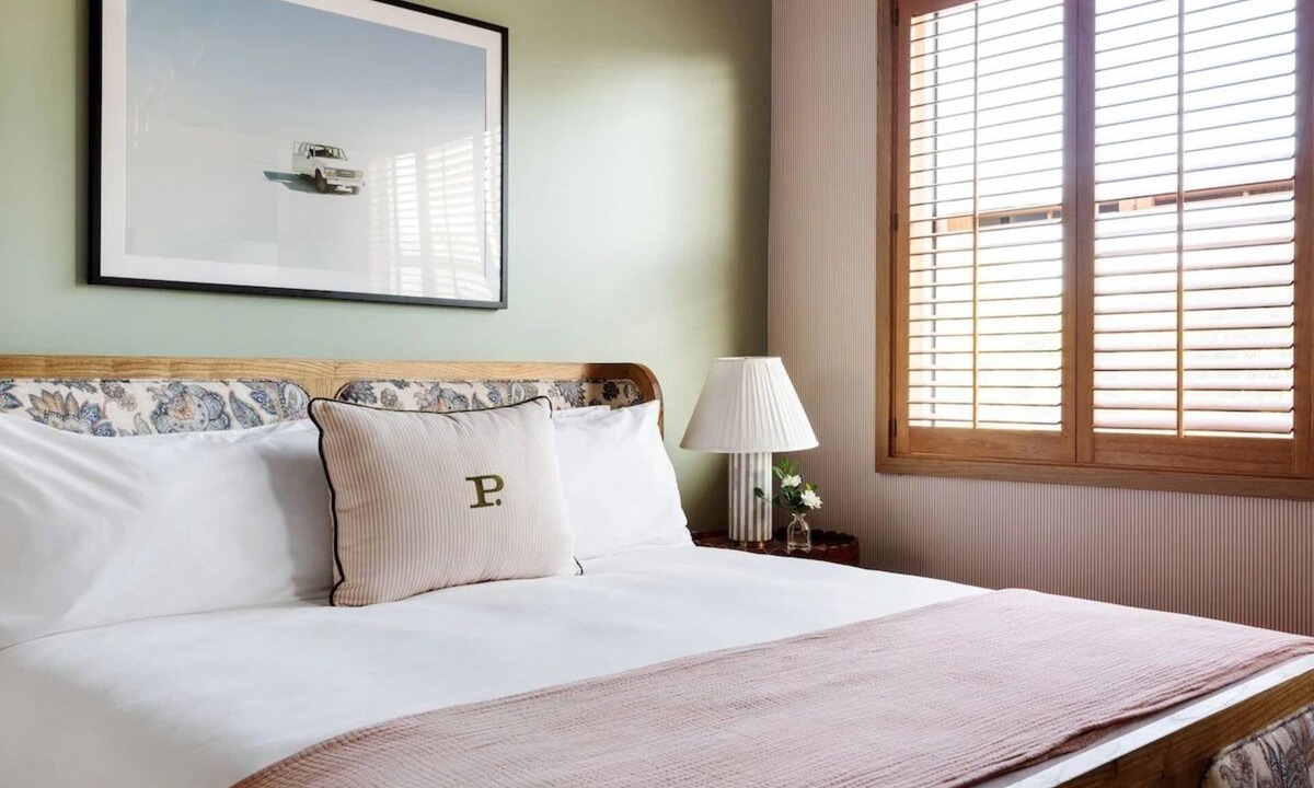 Hyde Park Hotel | 2 Convenient Rooms With Kitchenette In Hyde Village, Pets Are Allowed!