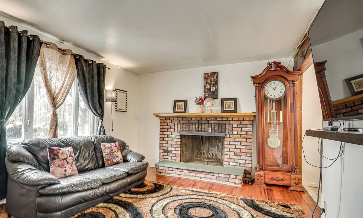 Alden Manor Apartment | 2 Mi to UBS Arena & Belmont Park: Suburban Escape