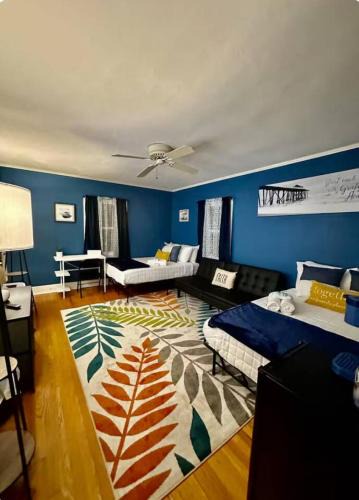 Downtown Syracuse House | 2 Queen Beds Futon Private Bath Shared Communal Space SU Carrier Dome Hospitals