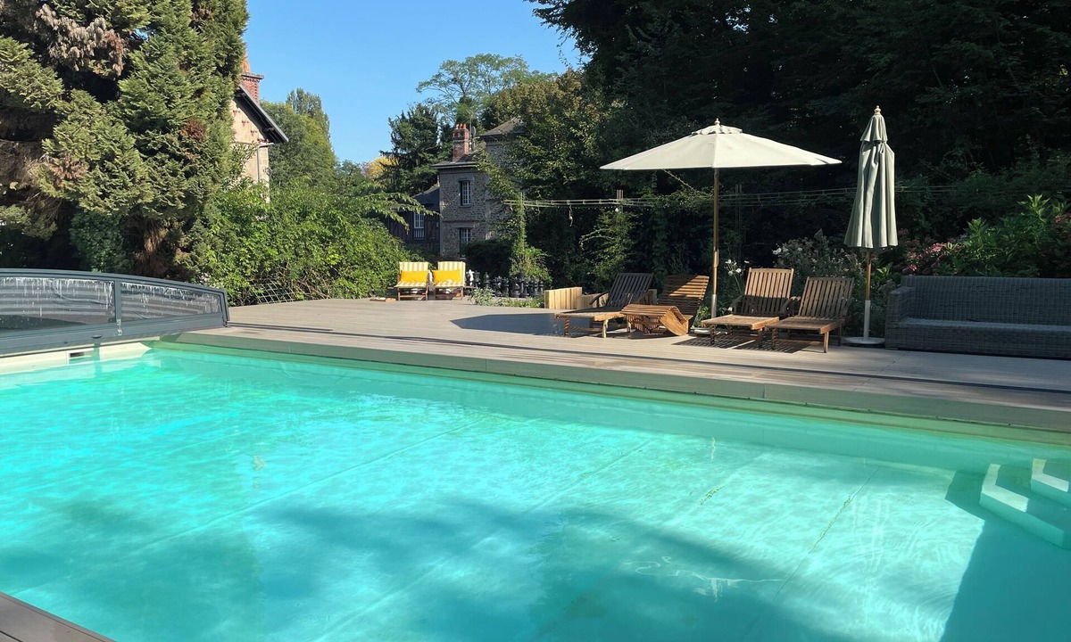 Montevrain House | 200 M2 Dreamhouse for 10 with private pool and garden in beautiful park