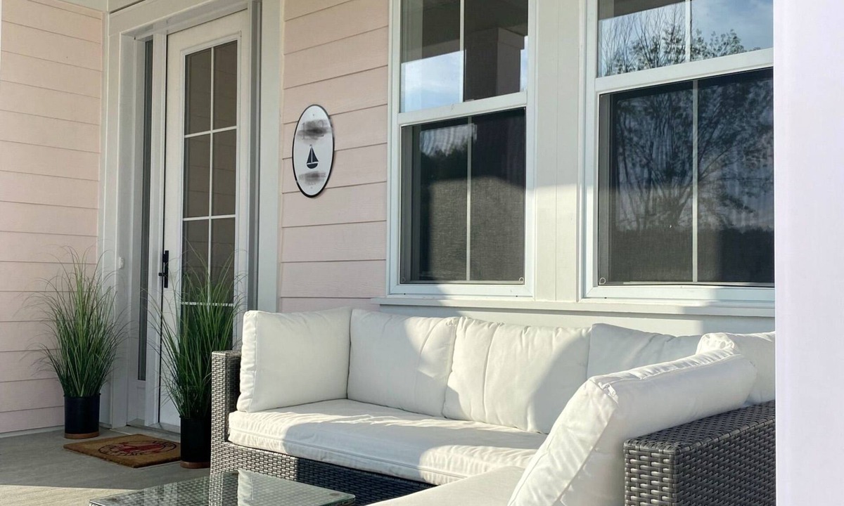 Port Stanley House | 2025 JUST Released 8 Guest Beach House w/Arcade, Gym, Pool, BEACH & Private yard