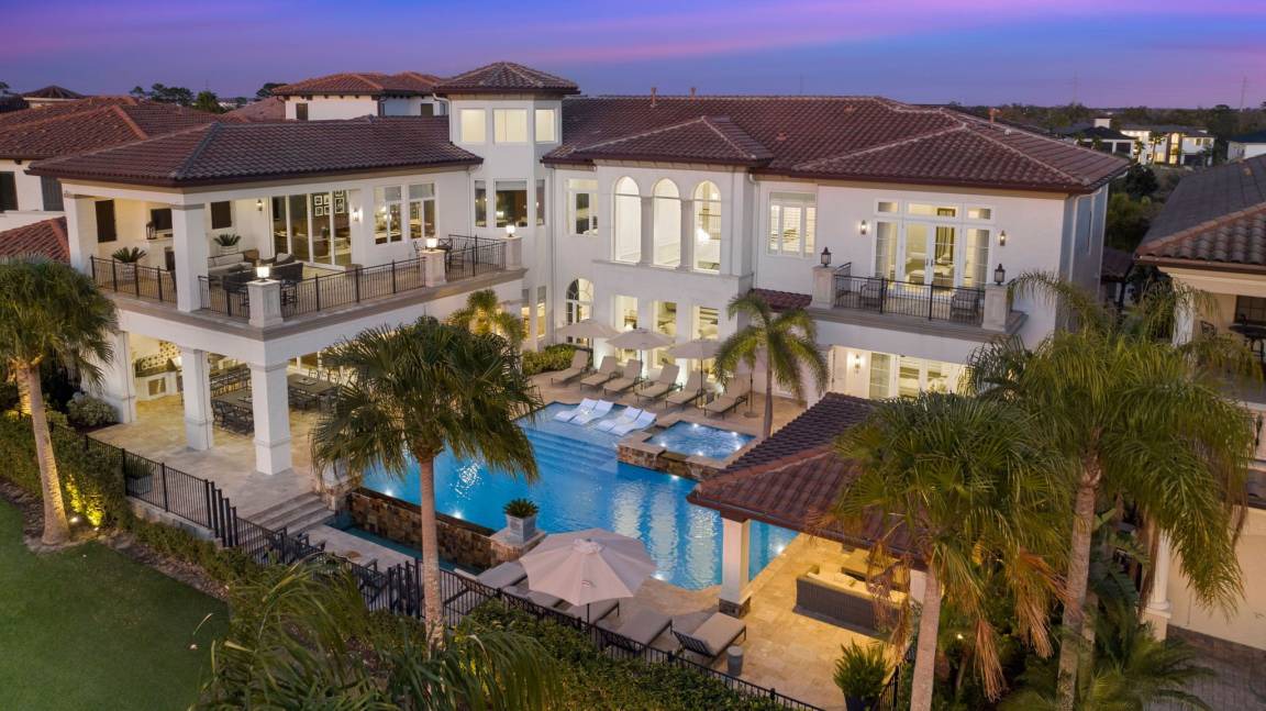 Reunion House | 2044 m² House ∙ 13 bedrooms ∙ 32 guests