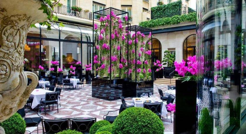 Champs-Elysees Hotel | 245 m² Hotel ∙ 2 bedrooms ∙ 127 guests