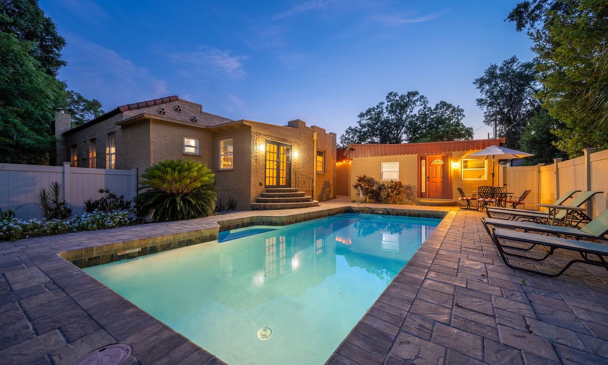 Lakeland House | 3/2 Luxury Spanish Villa - Pool - Pet Friendly