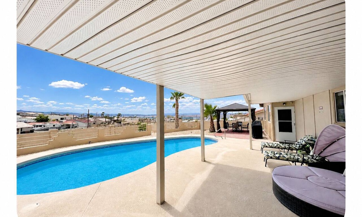 Lake Havasu City House | 3 bed + Arizona room pool house + boat parking + Dogs Allowed
