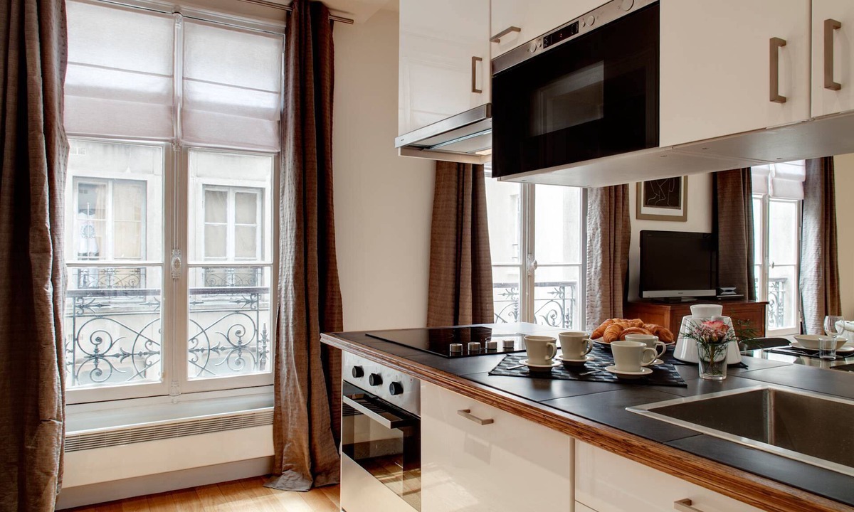 3rd Arrondissement Apartment | 3 BEDROOM APARTMENT OF SPECTACULAR FRENCH OPULENCE IN MARAIS
