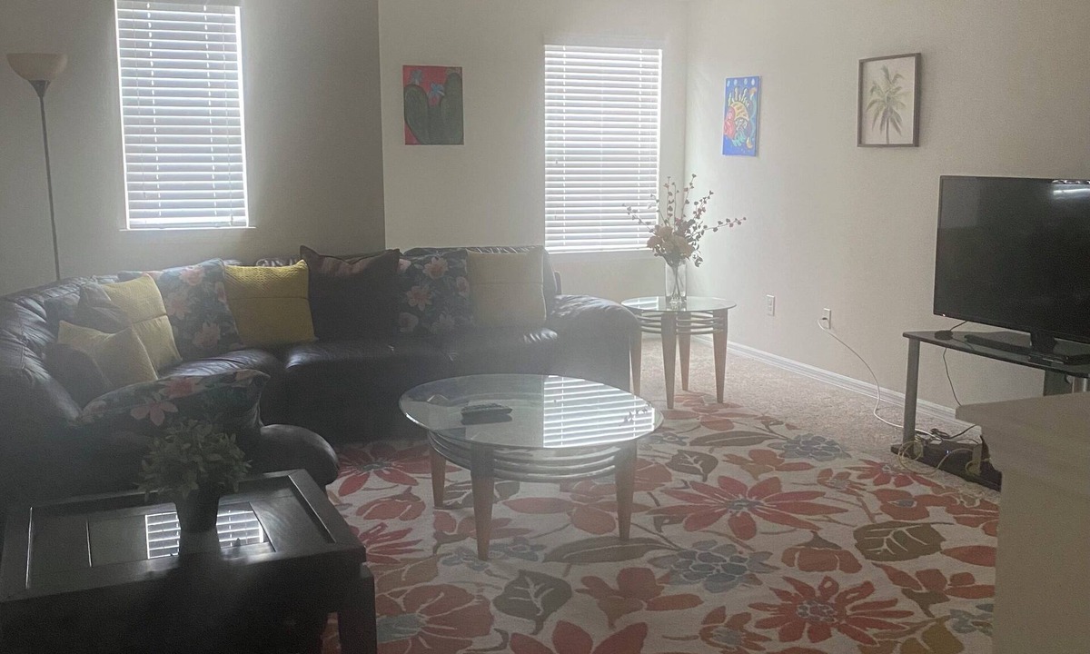 Riverview House | 3-bedroom home located upstairs of my house in enjoyable Riverview with WiFi, AC