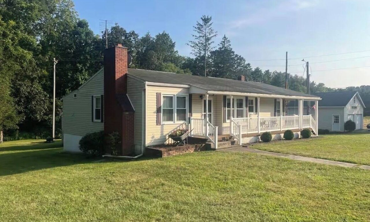 Mattawana House | 3-bedroom house in lovely Huntingdon County set in a quiet country setting.