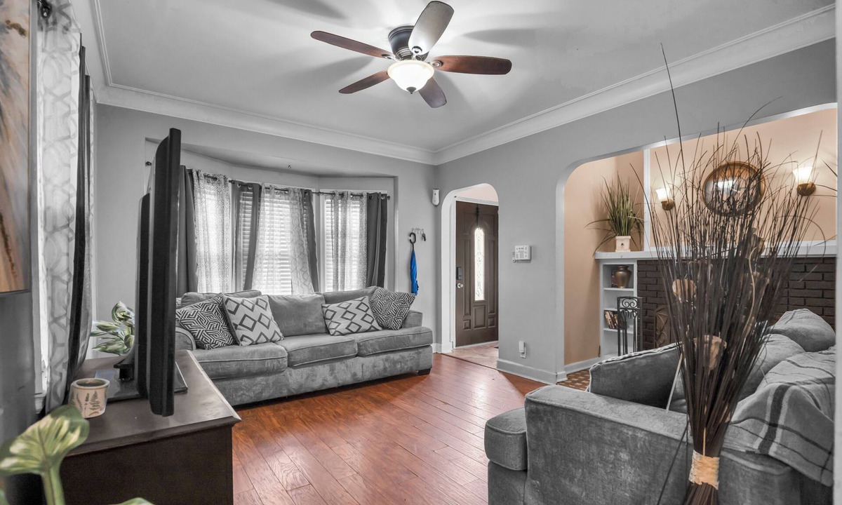 Schenectady House | 3-bedroom house in soothing Schenectady with fitness room access