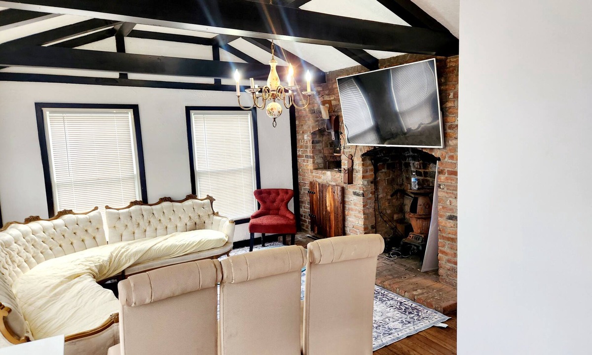 Dix Hills House | 3-bedroom house in welcoming Dix Hills with AC for relaxing stays