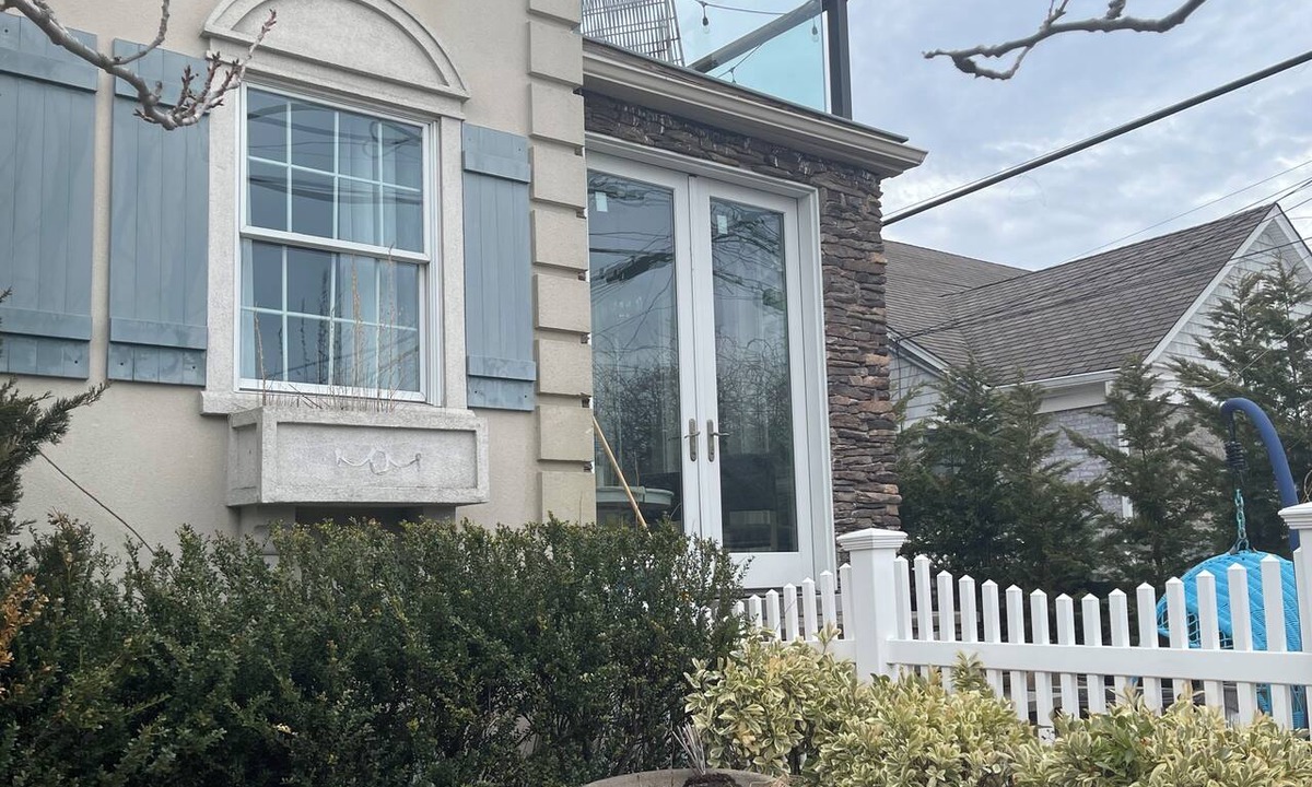 Atlantic Beach House | 3-bedroom house in charming Atlantic Beach on Private Beach Block.