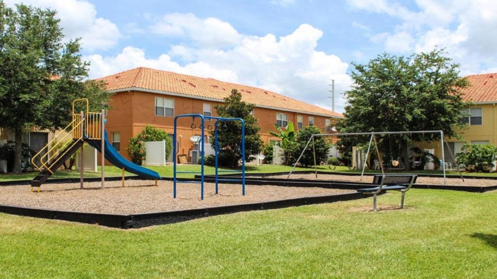 Crestwynd Bay Villa | 3 Bedroom Townhome with free WiFi/Crib, only 1.5 miles to Disney