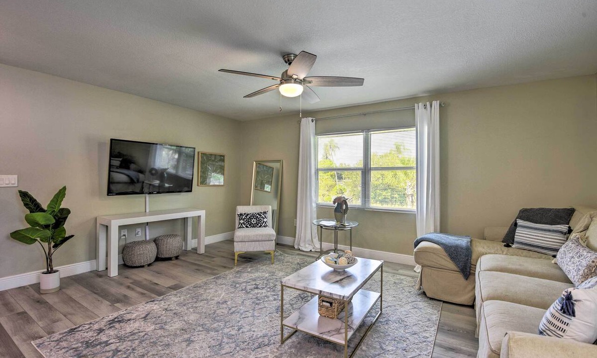 Indian Beach Sapphire Shores Apartment | 3 Blocks to the Coast! Cozy Sarasota Retreat