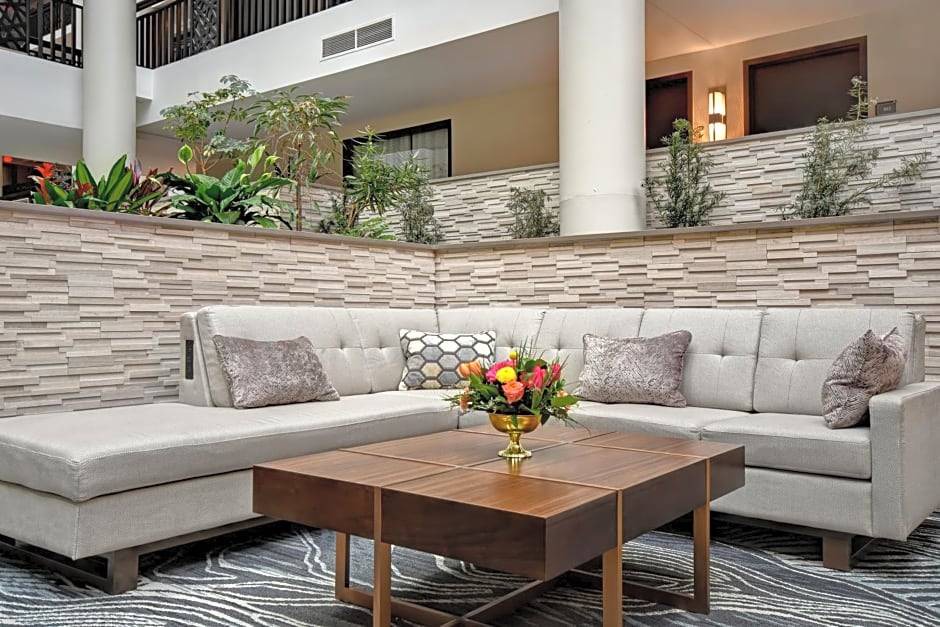 East Syracuse Hotel | 3-Star Hotel ∙ Embassy Suites Syracuse