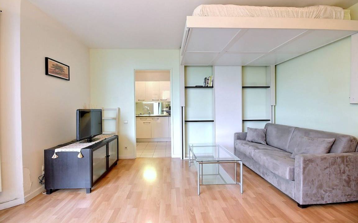 Suresnes Apartment | 30 m² Apartment ∙ 2 guests