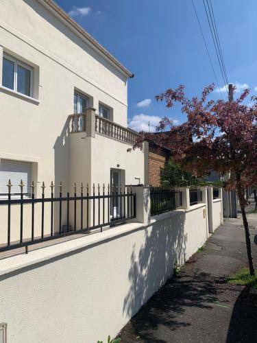 Bondy Bed & Breakfast | 350 m² Bed and breakfast ∙ 2 guests